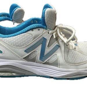 New Balance 1540 V2 White and Teal Athletic Running Cross Trainer Women’s 9